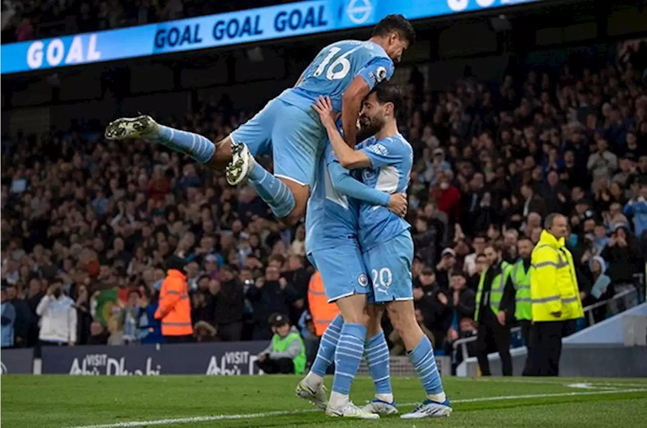 Man City back on top as Arsenal rekindle Champions League dreams with win at Chelsea | Sport