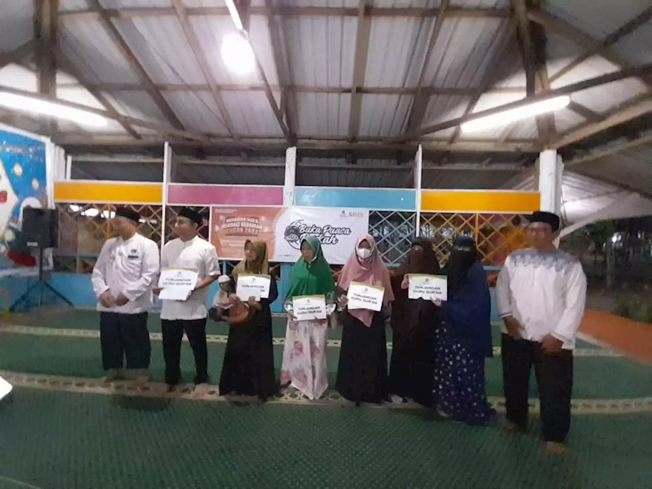 BMH-Yayasan Darul Dakwah Gelar Buka Puasa dan Salurkan Zakat kepada Santri dan Guru Ngaji |Republika Online