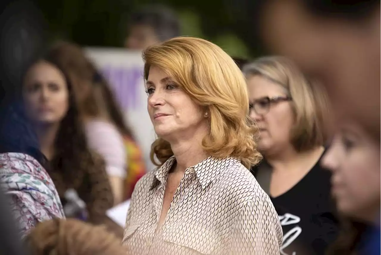 Former state Sen. Wendy Davis challenges Texas abortion law in court