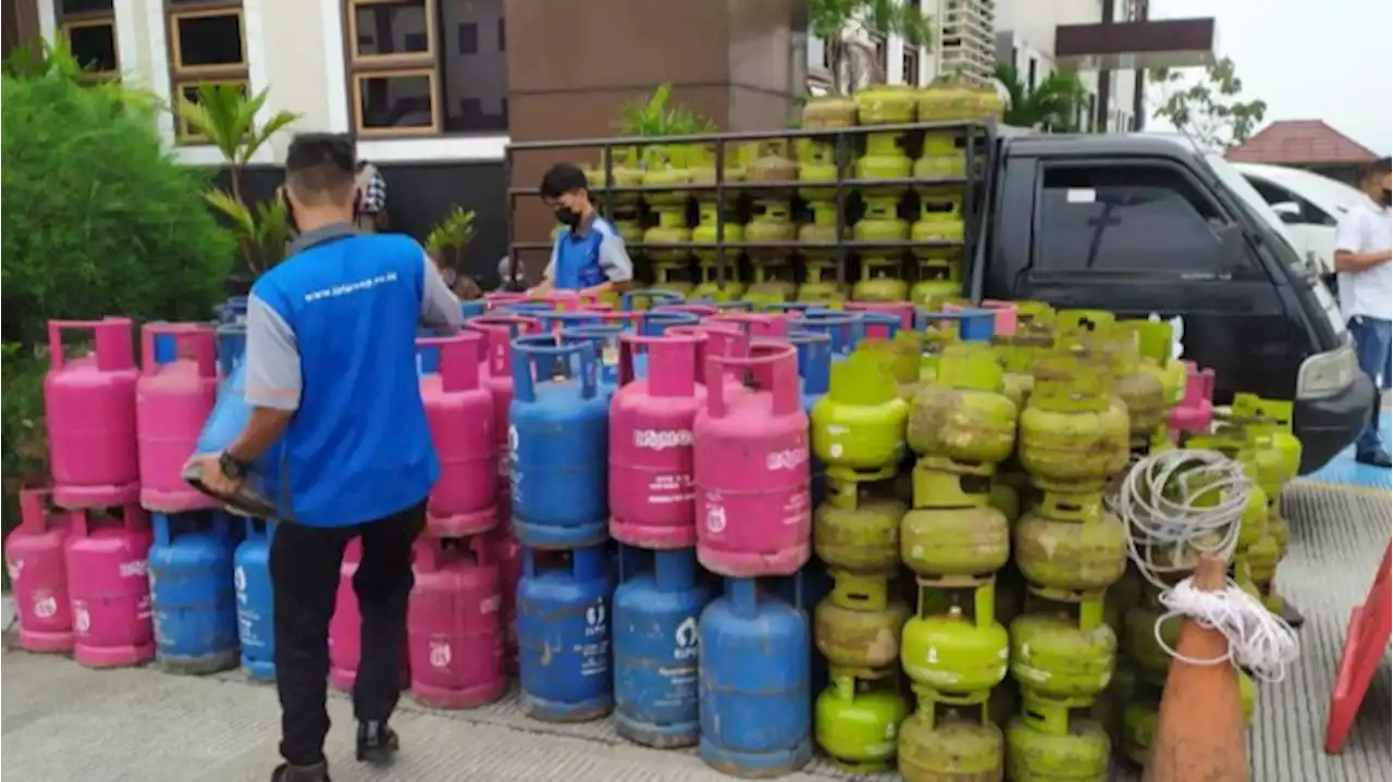 Polda Jabar Bekuk 2 Pengoplos Gas LPG Bersubsidi ke Tabung 12 Kg