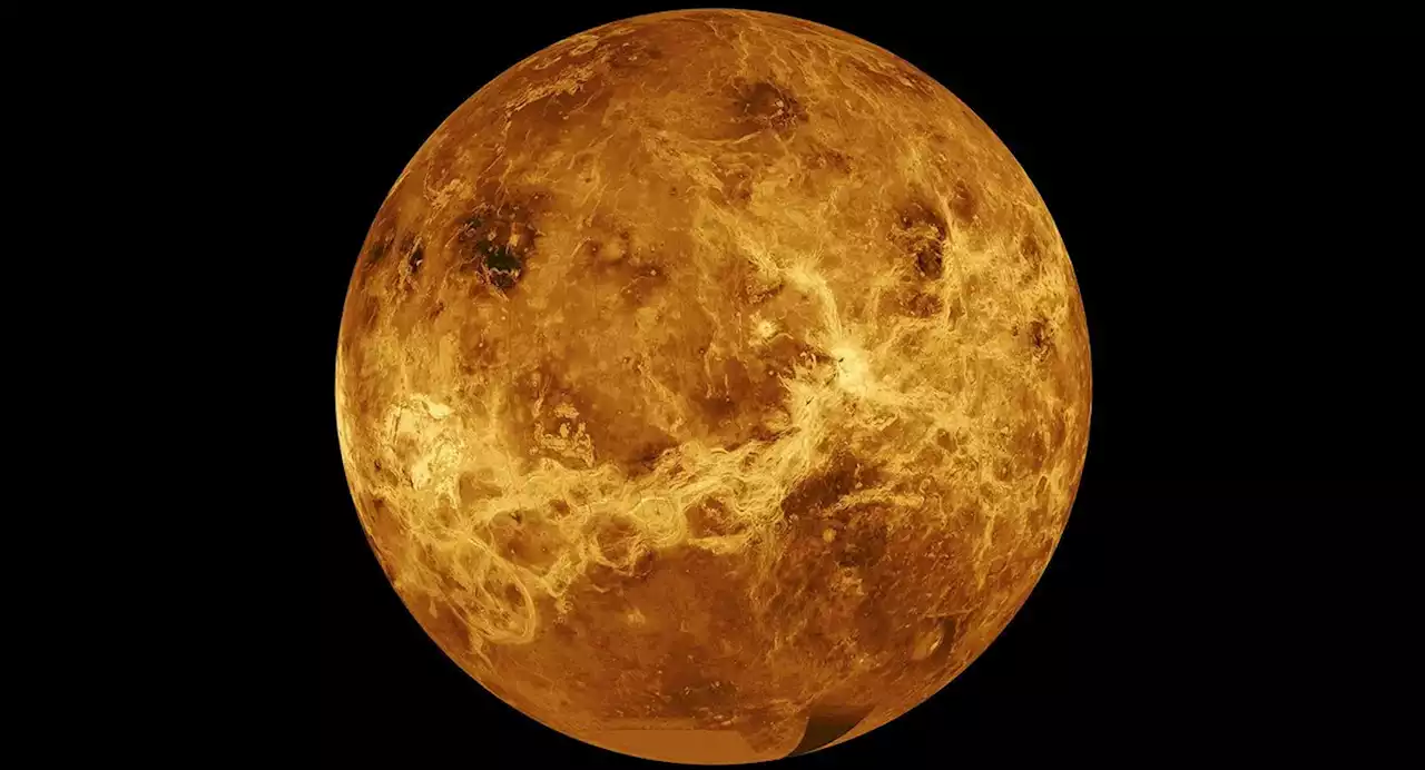 Venus' Atmosphere Stops it From Locking to the Sun