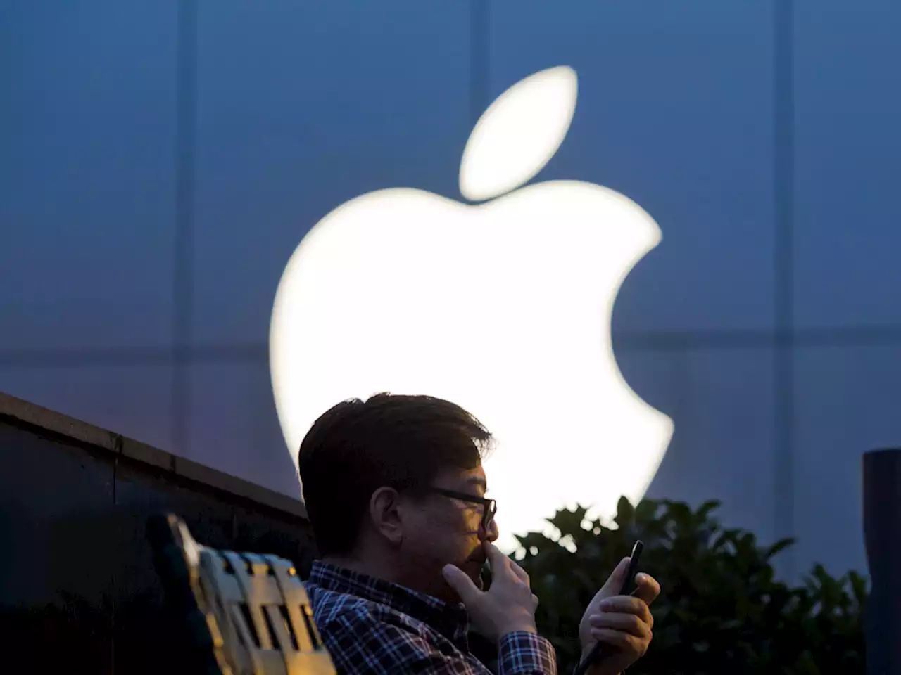 Apple workers in Atlanta become company's 1st retail workers to file to unionize