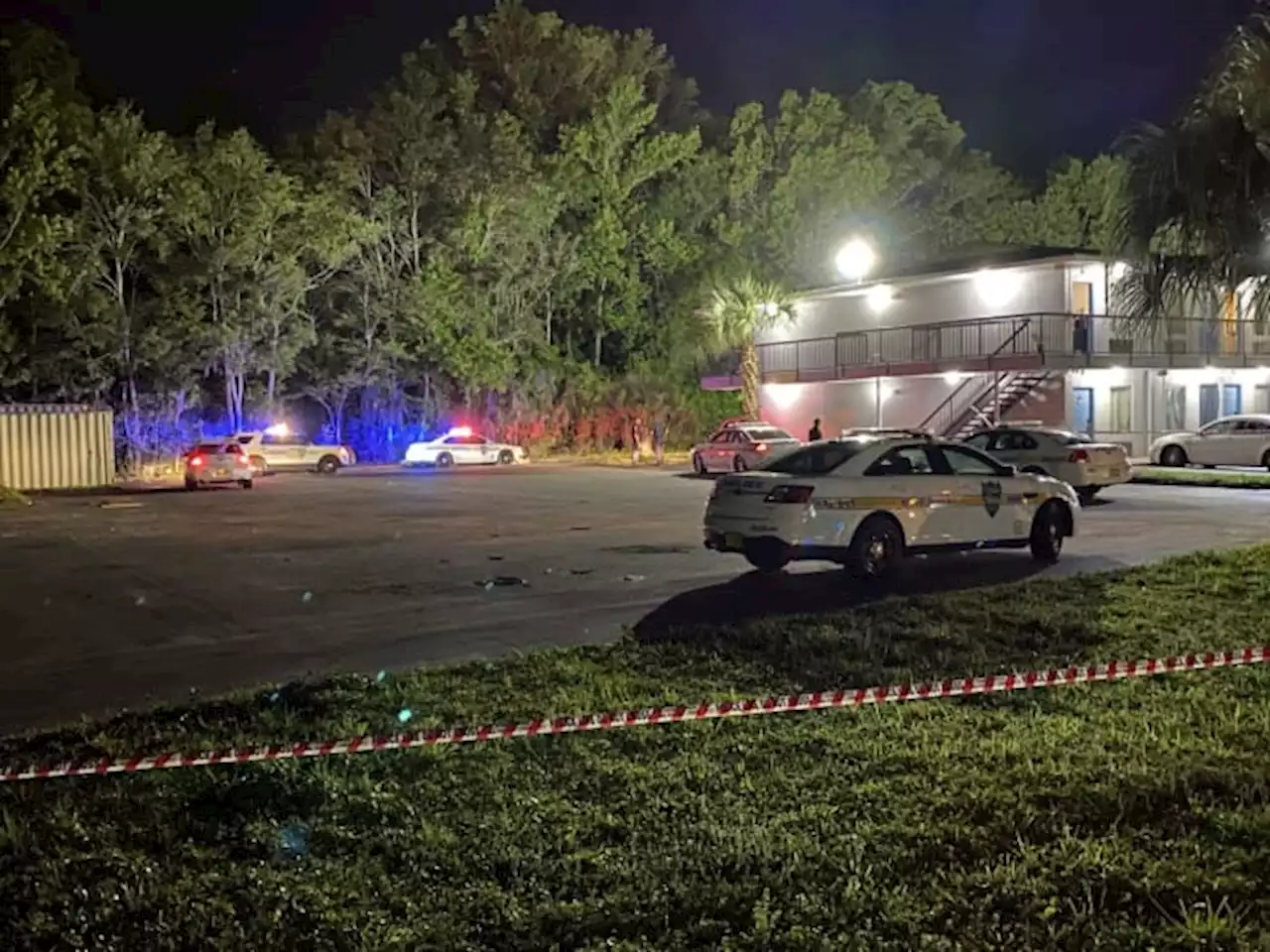 10-year-old girl wounded in shooting outside Baymeadows motel