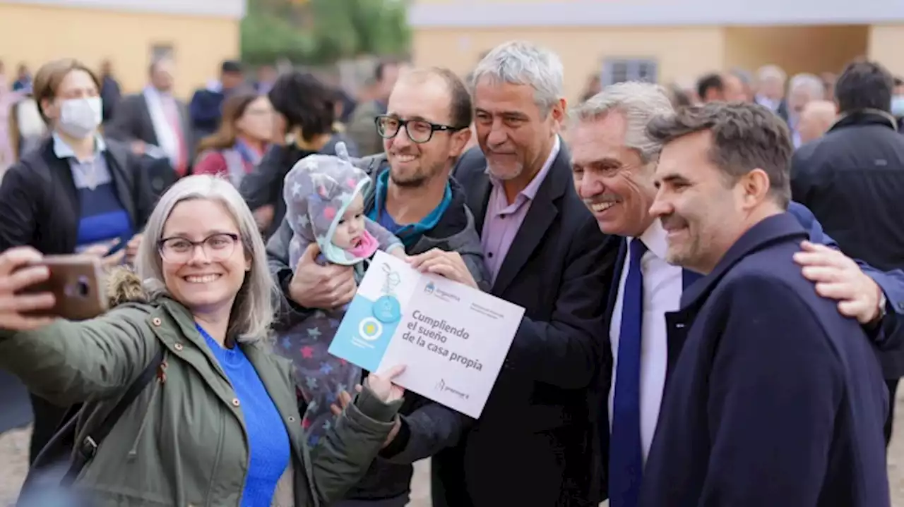 Alberto Fernández entregó viviendas del Barrio Covicir de la ciudad de Neuquén