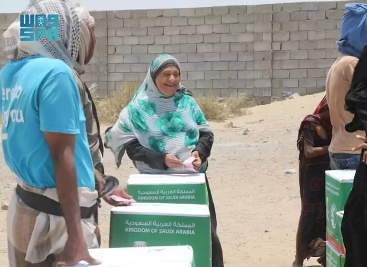 توزيع 39 طنًا من السلال الغذائية الرمضانية بالحديدة