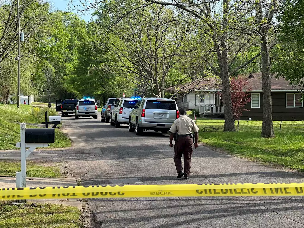 Afternoon gunfire in Jefferson County neighborhood leaves man shot multiple times