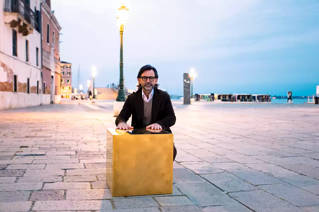 The $11.7 Million Gold Cube That Graced Central Park This Winter Makes a Flash Appearance in Venice | Artnet News