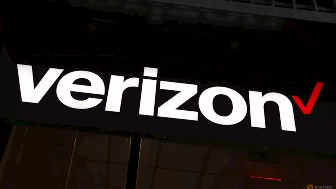Verizon loses fewer-than-expected phone subscribers in first quarter