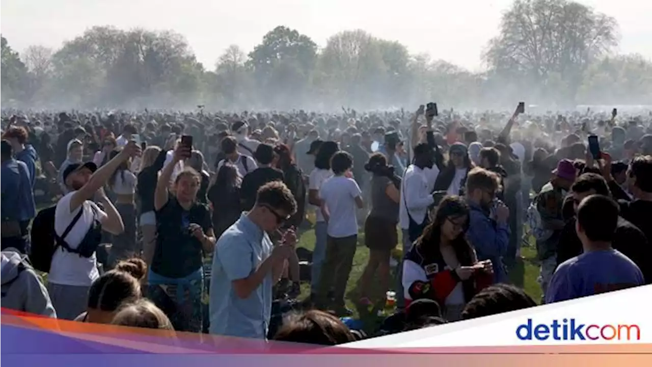 Buseettt... Di Hyde Park London, Ribuan Orang Ngeganja Ramai-ramai