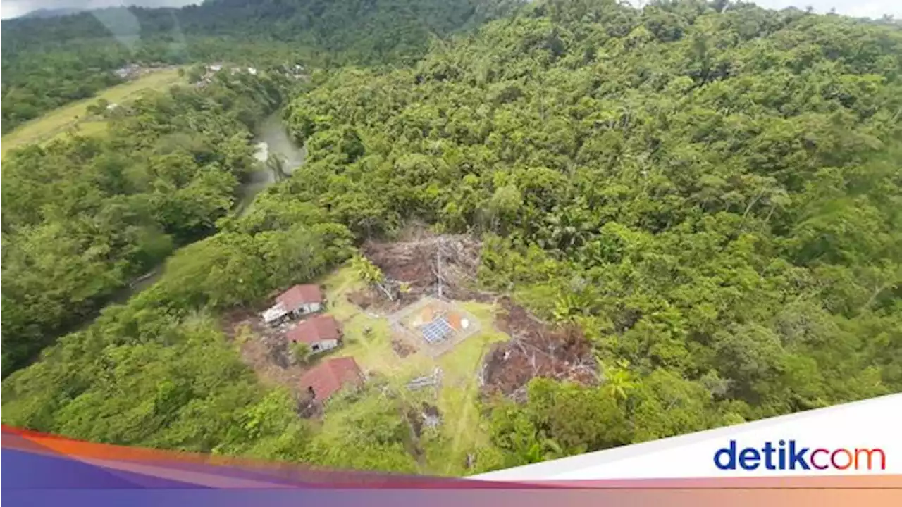 Medan Terjal, Tantangan Bangun Tower BTS di Pedalaman Papua