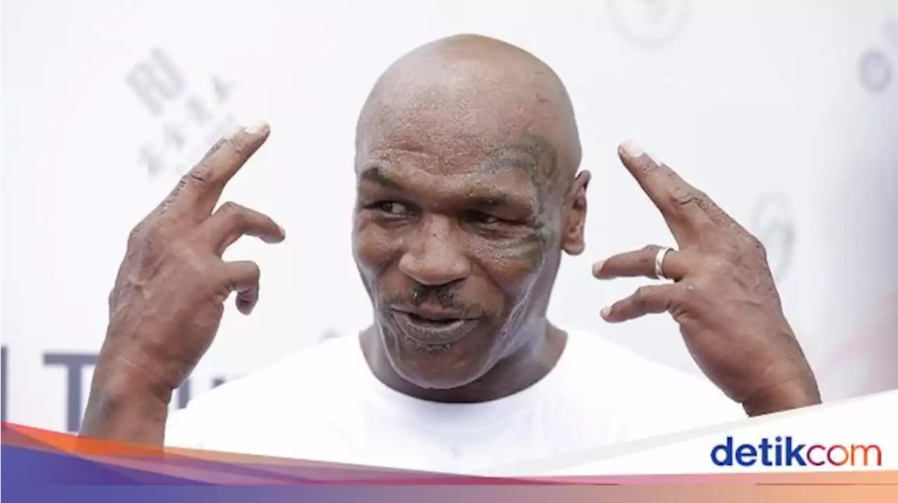 Detik-detik Mike Tyson Pukulin Penumpang di Pesawat