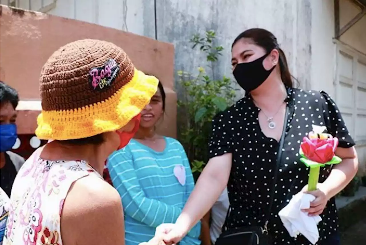 Angel Locsin on not wearing pink at Leyte relief operations: ‘Para hindi mahaluan ng pulitika’