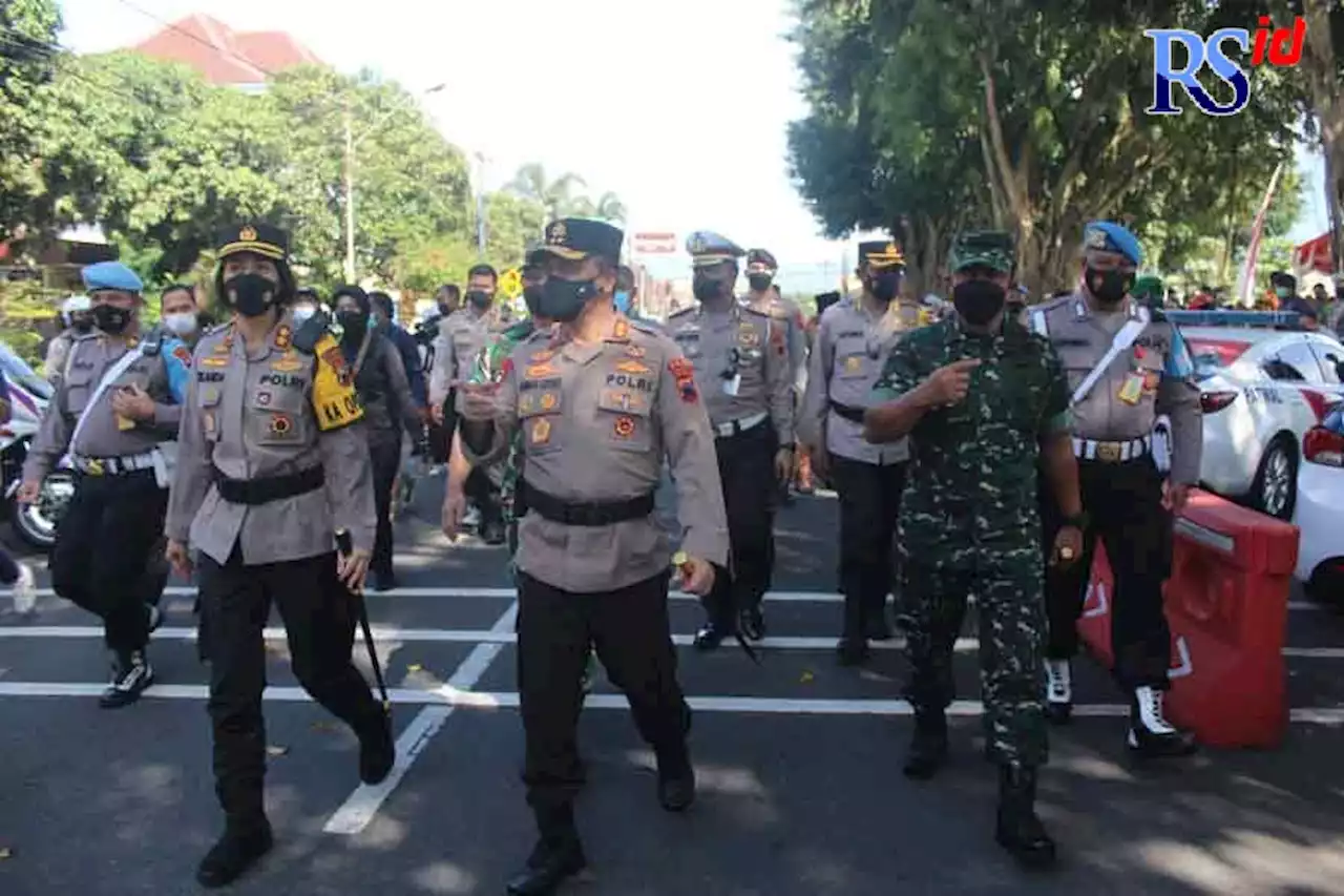 Kapolda Jateng Pimpin Apel Gelar Pasukan Operasi Ketupat Candi di Kota Magelang