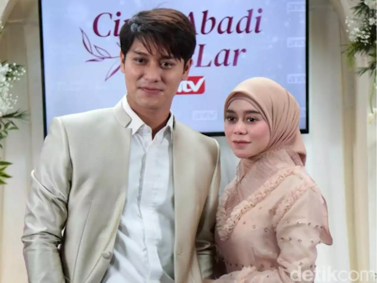 Rizky Billar-Lesti Kembalikan Sekoper Pecahan Rp100 Ribu