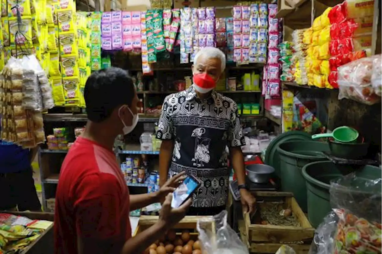 Sidak Pasar, Ganjar Pastikan Suplai Migor dan Harga Sembako Aman