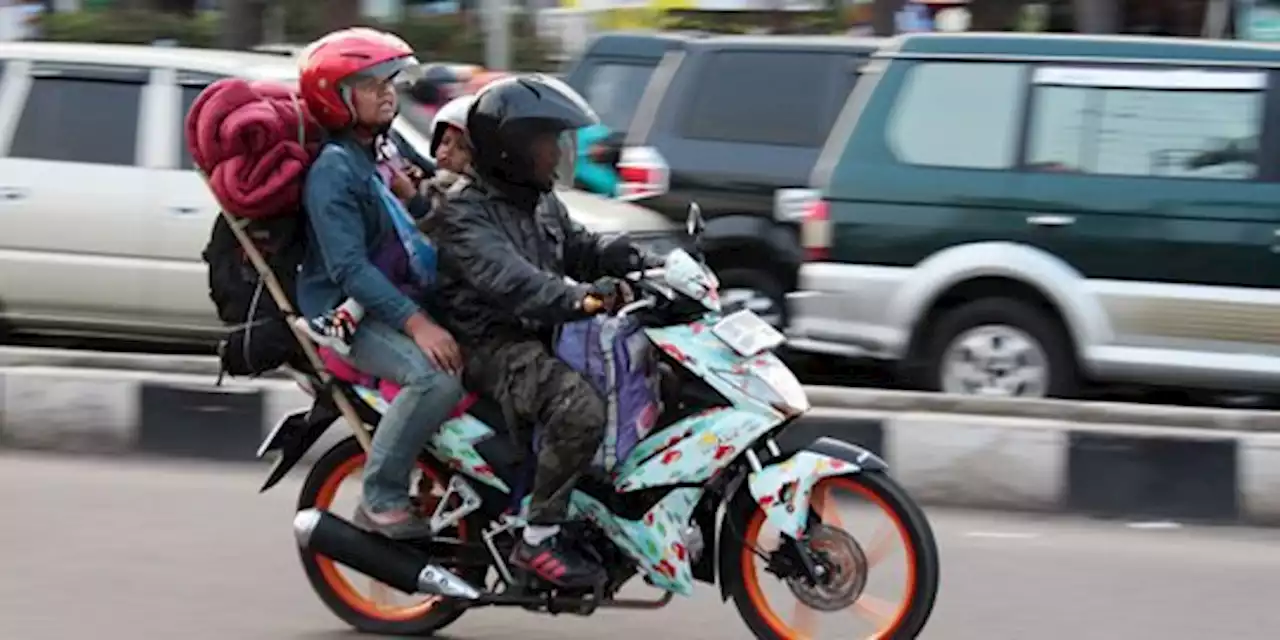 Pengendara Motor Diminta Tak Bawa Muatan Berlebihan Saat Mudik | merdeka.com