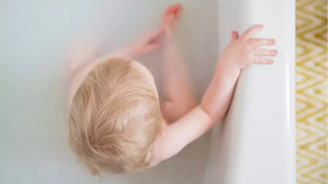 The benefits of a milk bath for baby