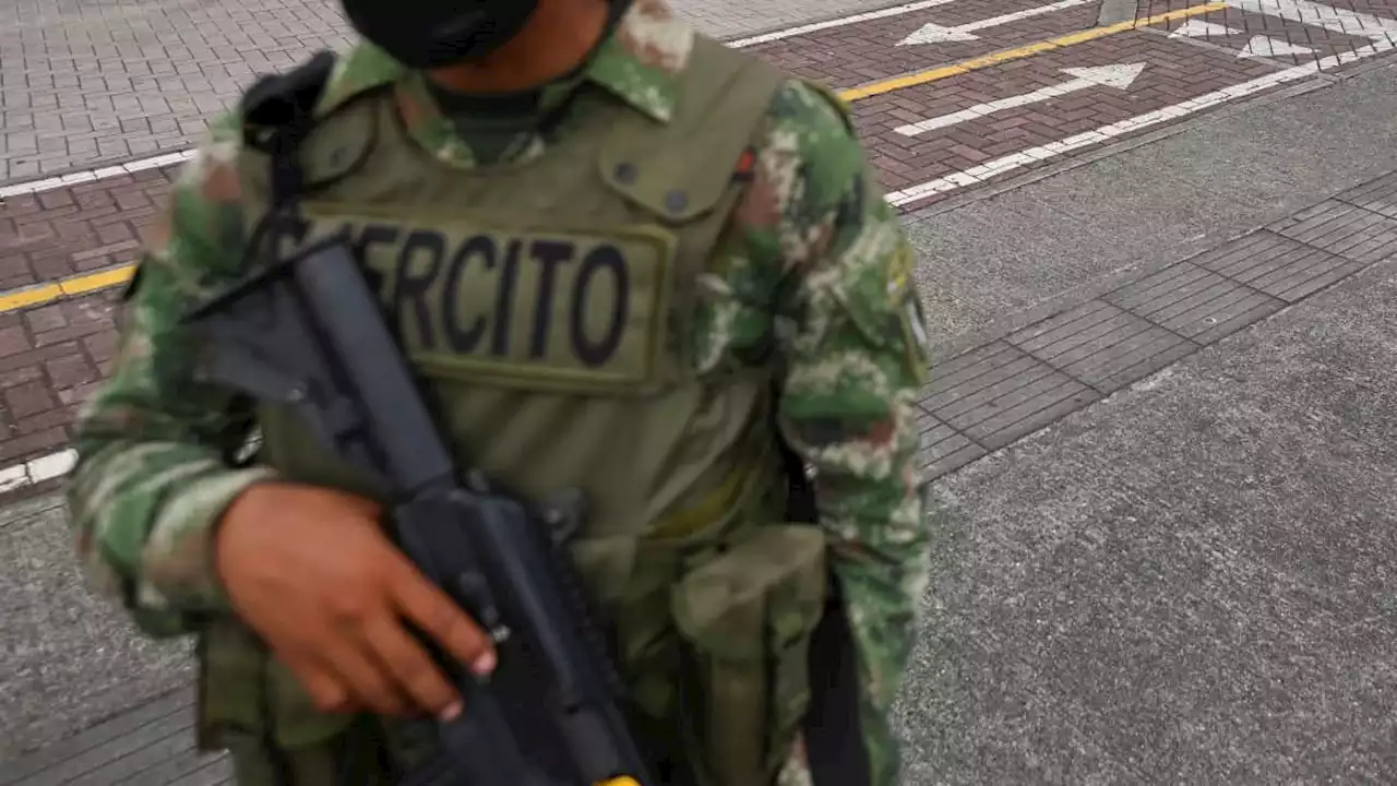 Militar fue víctima de inseguridad en Bogotá: le hurtaron un fúsil mientras patrullaba