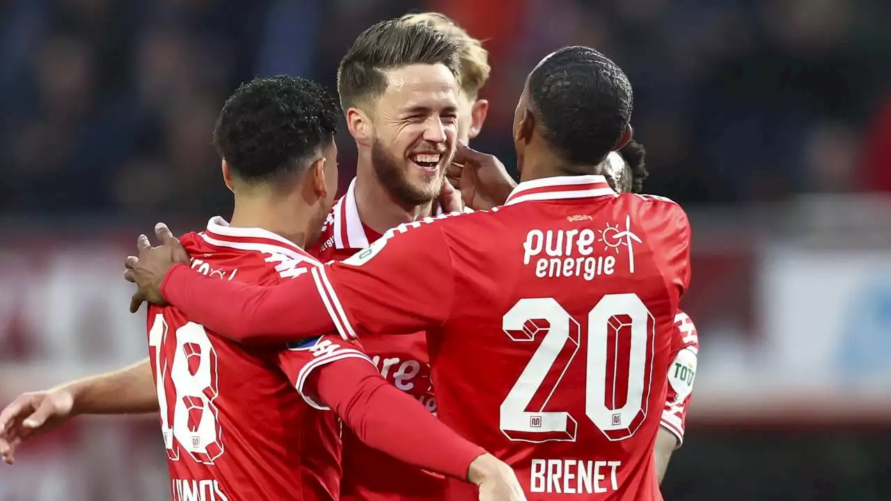 FC Twente wint simpel van Sparta en mag blijven hopen op topdrieklassering