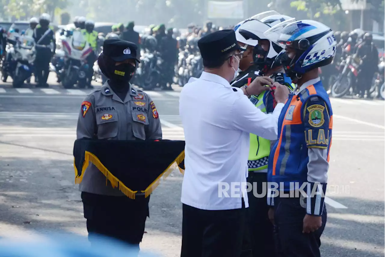 Gubernur Jabar Imbau Pemudik yang Lewat Tol Bawa Bekal Makanan |Republika Online