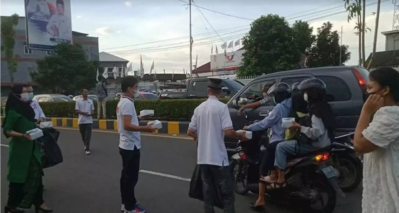 Dapat Takjil dari Perindo Kota Jambi, Warga: Partai yang Peduli Masyarakat