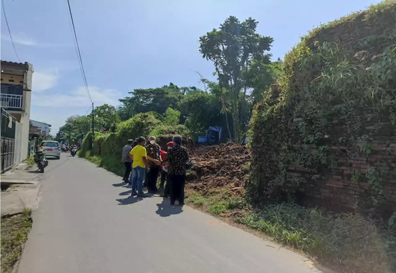 Pemkab Sukoharjo Sesalkan Warga Nekat Jebol Benteng Keraton Kartasura