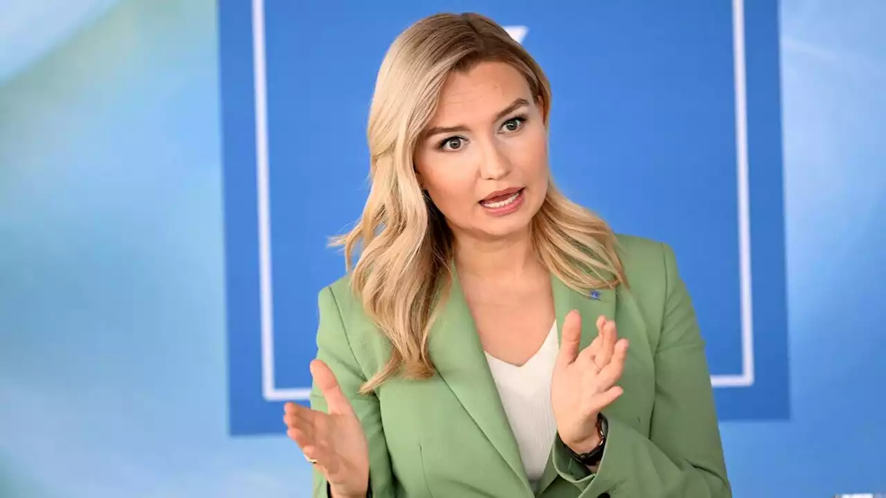 Ebba Busch: Varför sköt man inte skarpt?