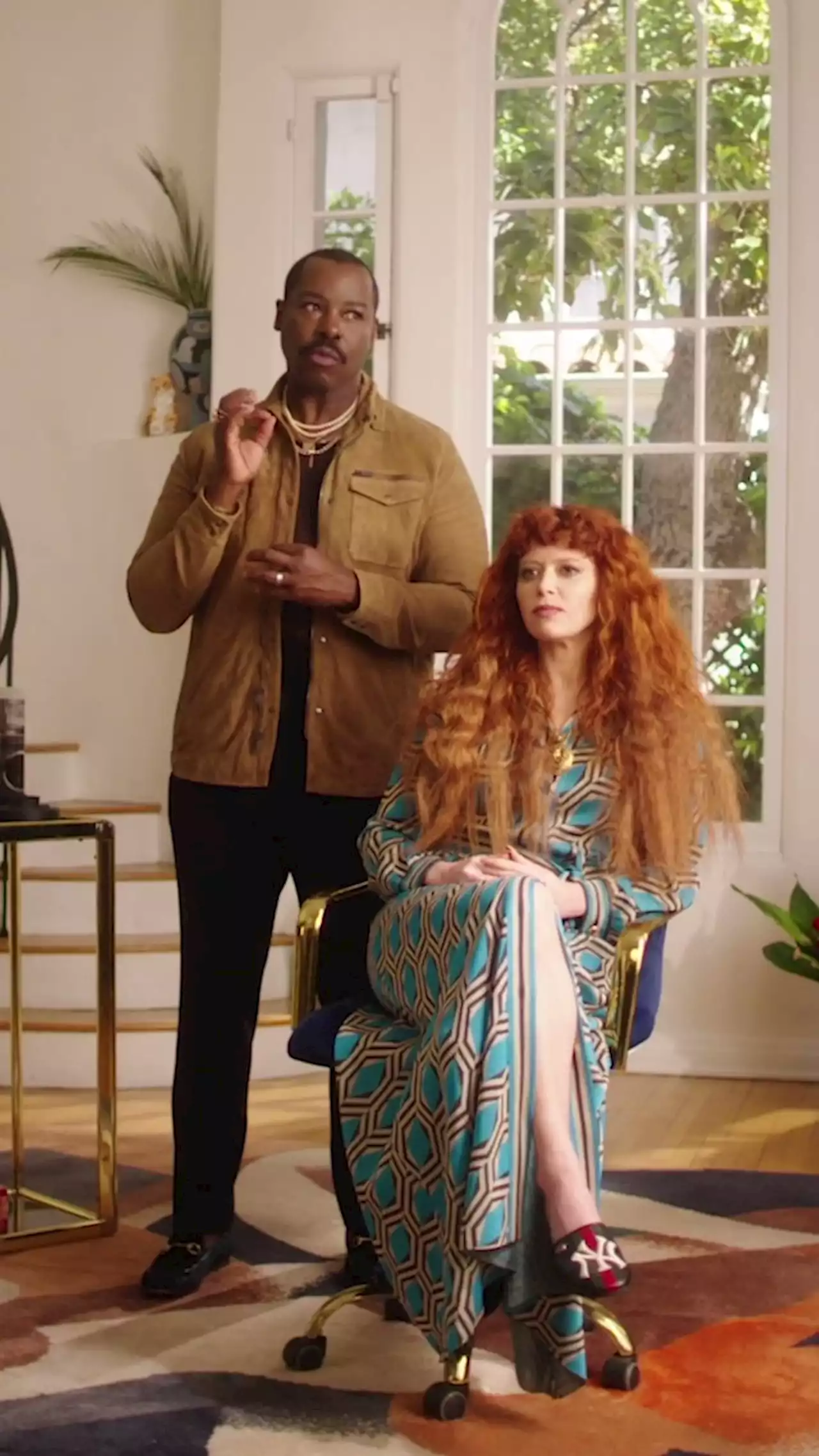 Watch Natasha Lyonne’s “Lady Godiva” Hair Transformation, Complete With Extensions and Tousled Curls