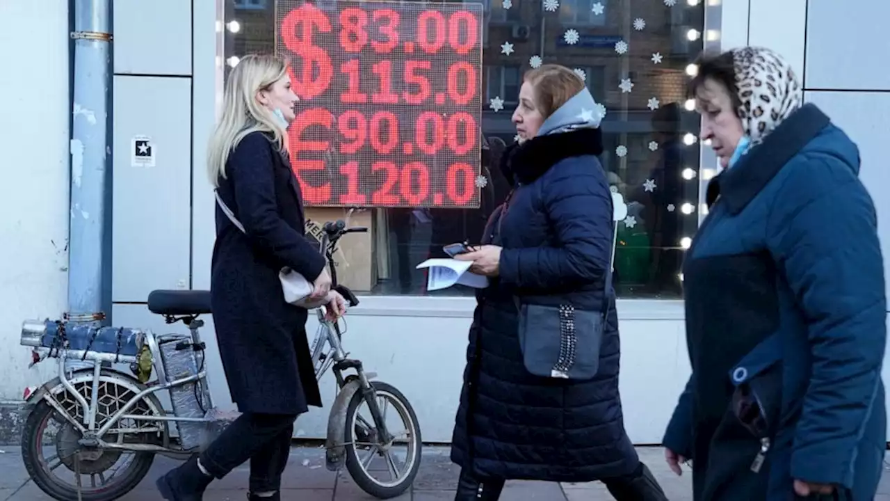 Sanctions hit Russian economy, although Putin says otherwise