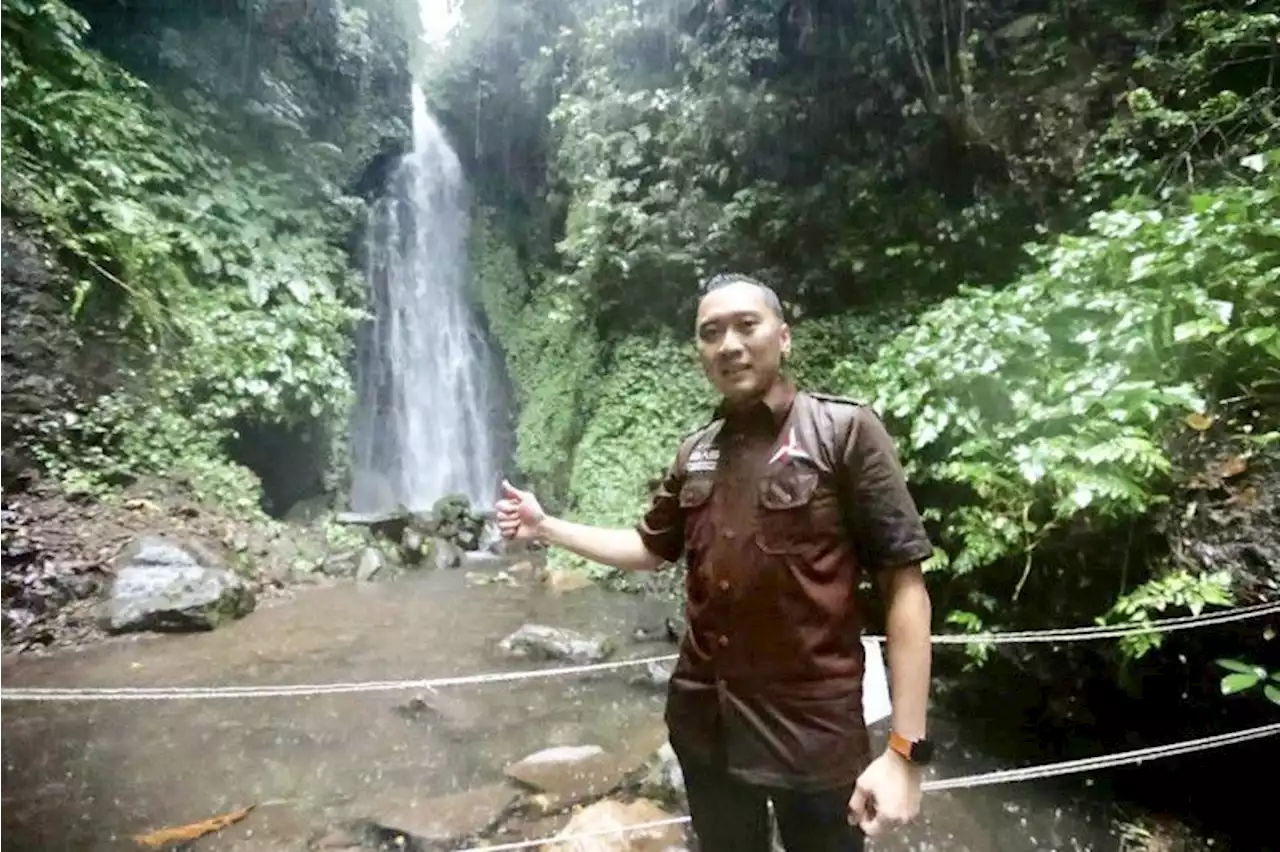 Ibas nikmati pesona Air Terjun Srambang Ngawi