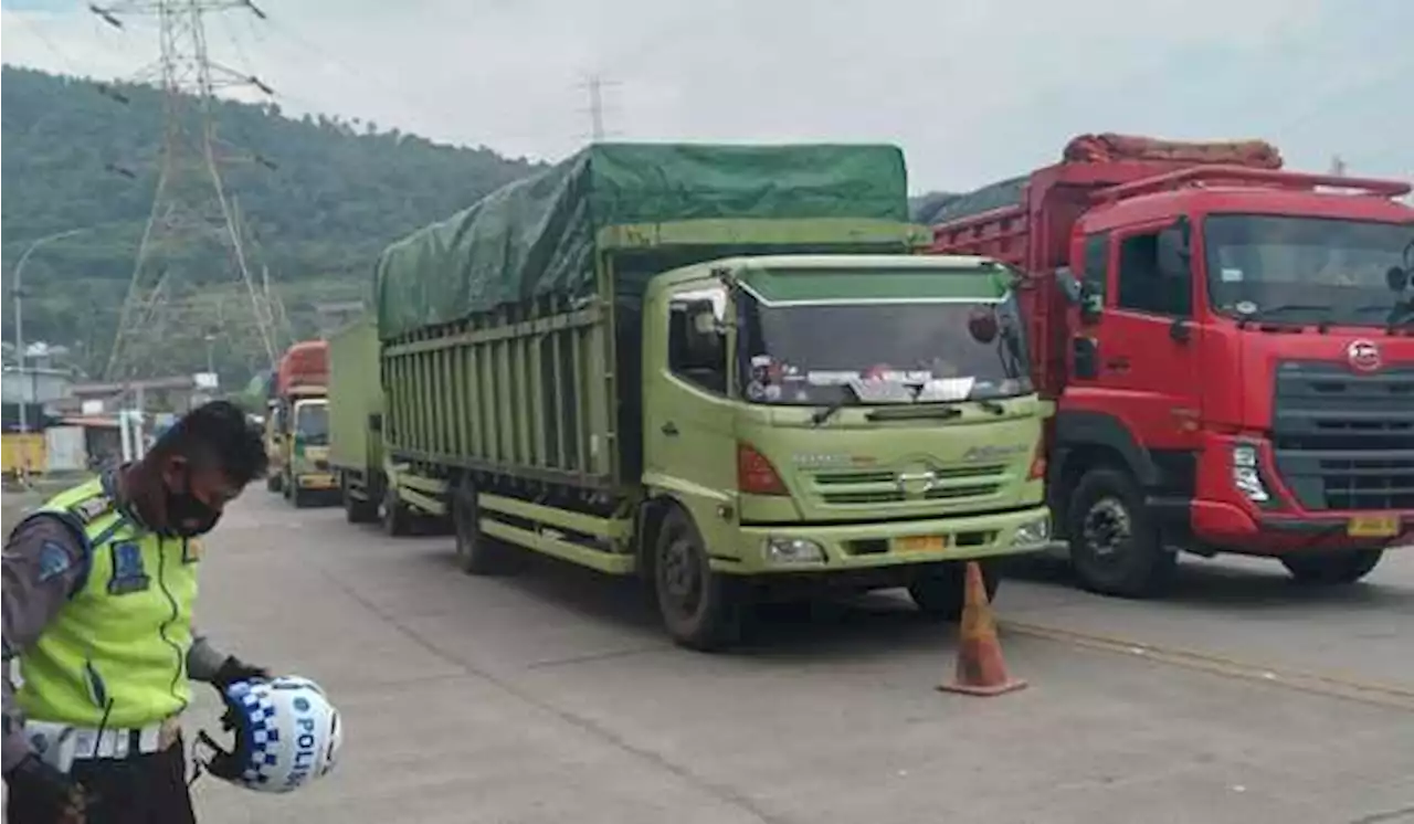 Urai Antrean Truk, Polda Banten Berlakukan Sistem Buka Tutup