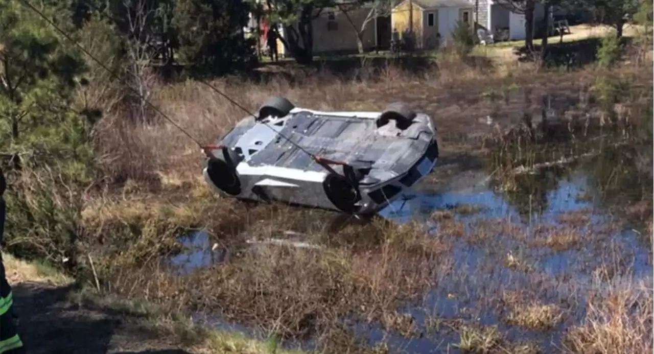 Mass Police Troll Driver Of 2021 Corvette C8 Who Rolled Over In Cranberry Bog | Carscoops