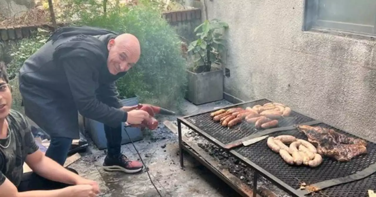 El reality de José Luis Espert en el tractorazo: asado con jovenes de la UCEDE y un video lleno de insultos