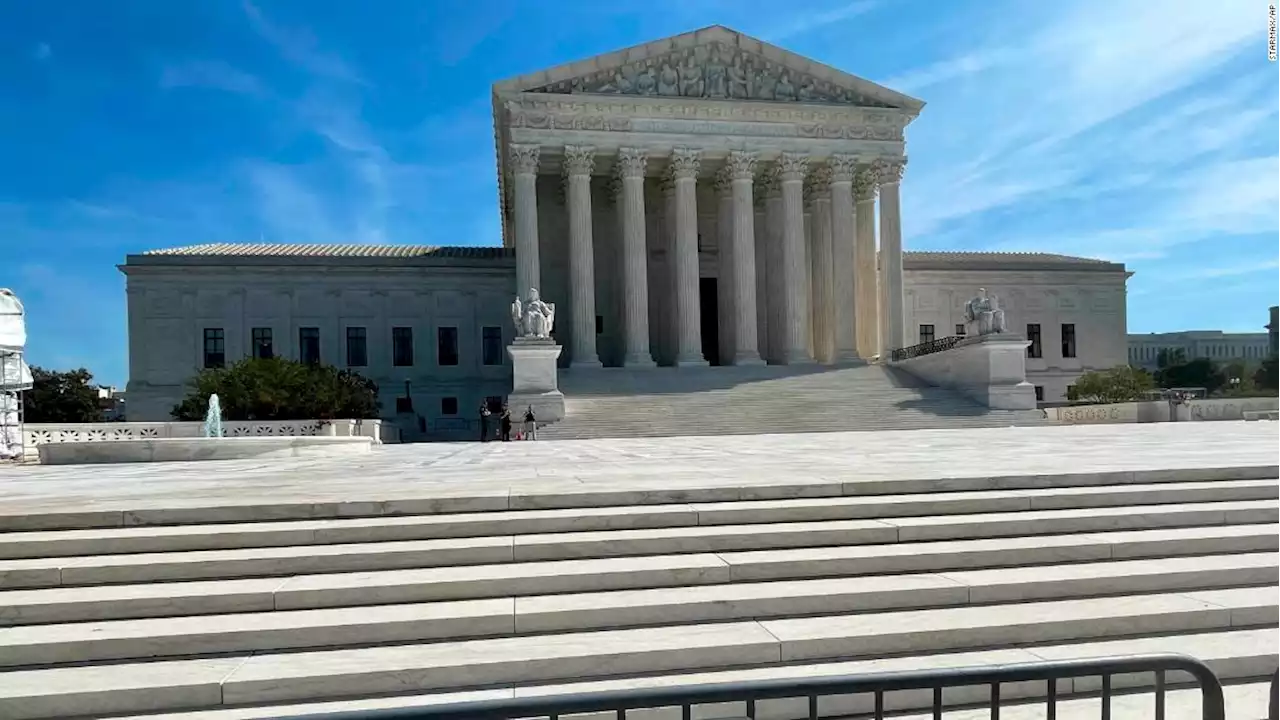 Man dies after setting himself on fire at Supreme Court plaza