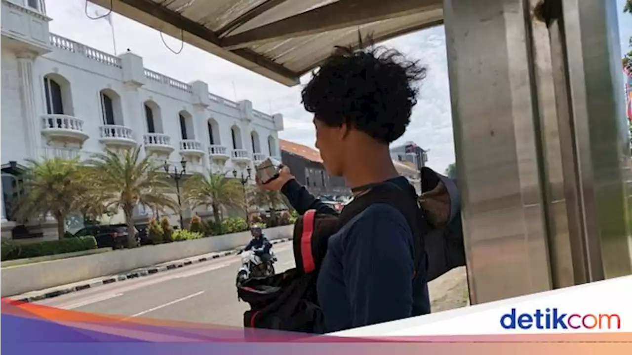 Sulit Dapat Kerja, Sarjana Ini Pilih Jadi Inang-inang di Kota Tua