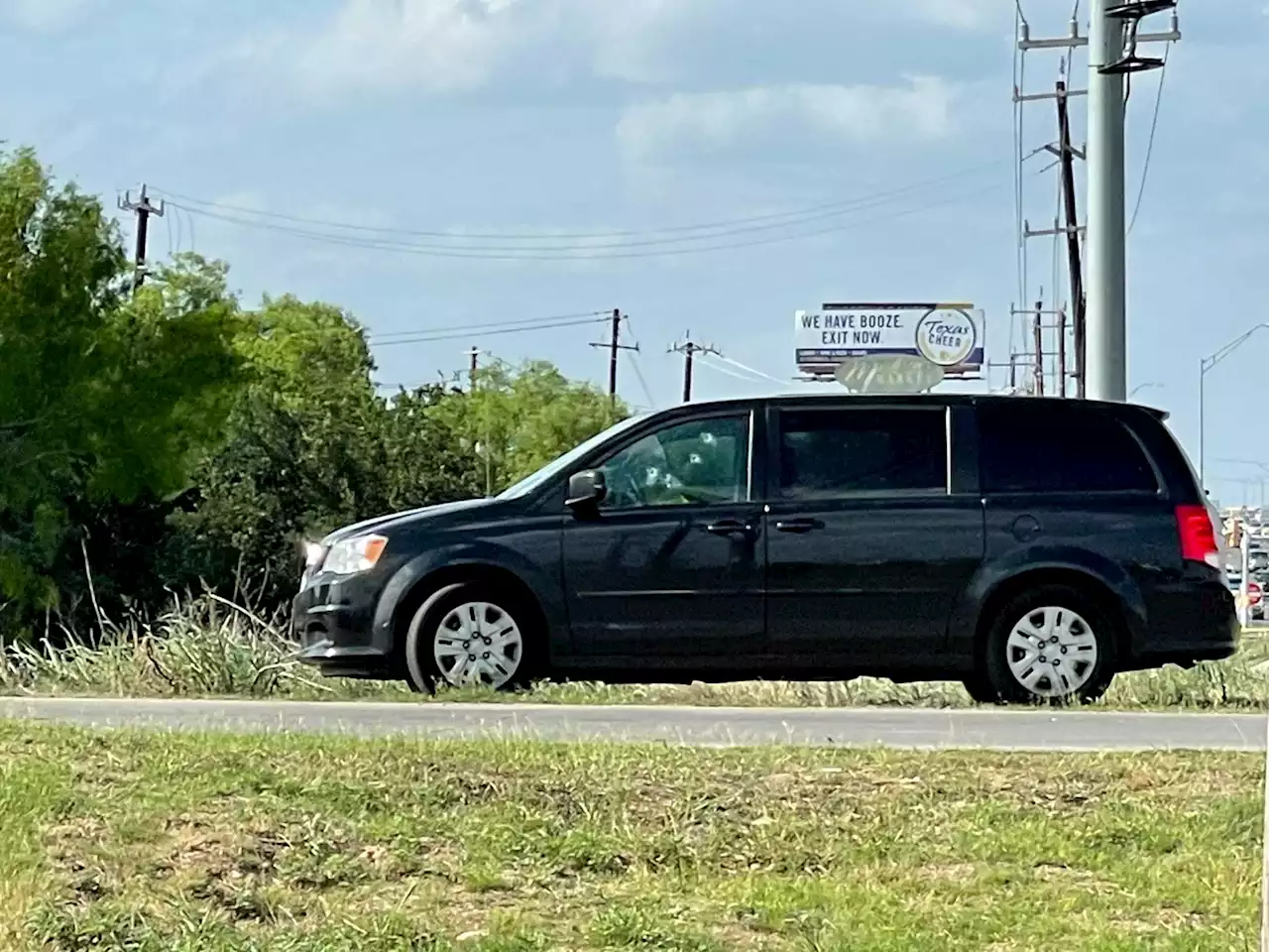 SAPD: Off-duty officer fired in self-defense in far West Side shooting that wounded two