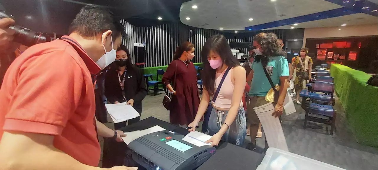 Comelec conducts VCM demo, mock polls in Metro Manila malls