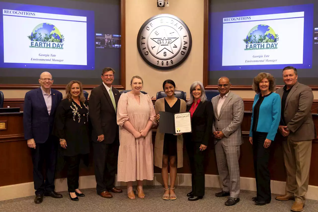 Sugar Land City Council proclaims April 19 Earth Day, recognizes volunteers, Sugar Land 101 graduates