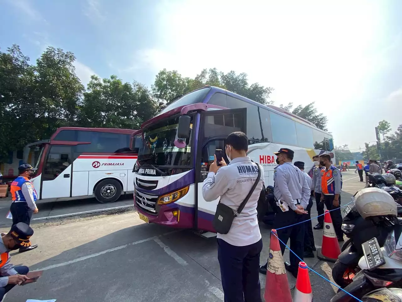 Kepadatan Pemudik Mulai Terlihat di Terminal Cicaheum Bandung