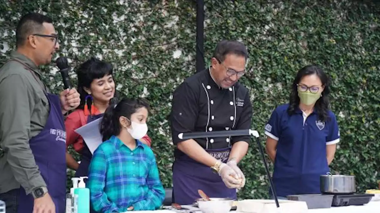 Chef Bara Pattiradjawane Berbagai Resep Membuat Cake ke Pelanggan Premium First Media