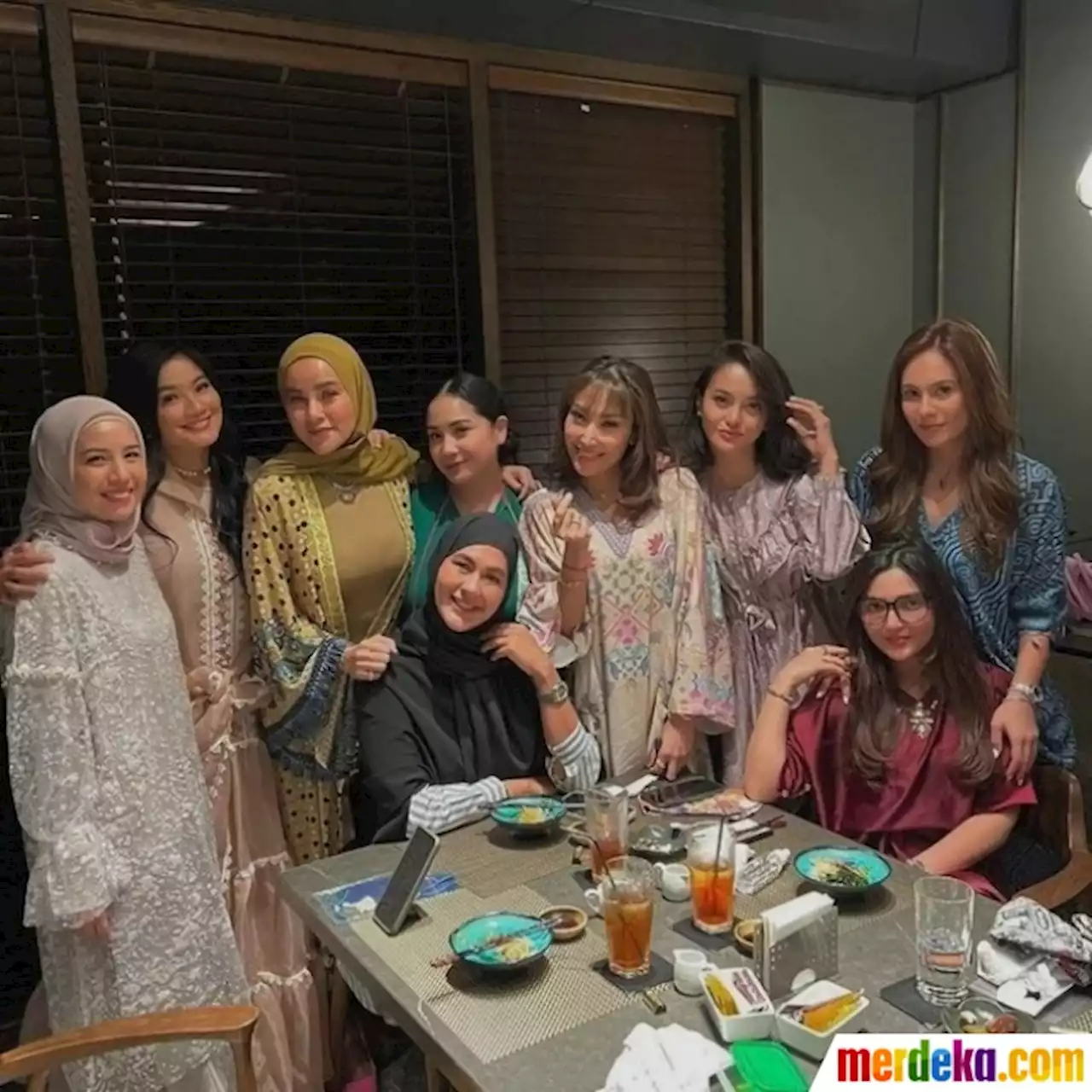 Foto : Bikin Heboh, Wulan Guritno Kenalkan Sabda Ahessa Saat Buka Puasa Bareng Artis-artis | merdeka.com