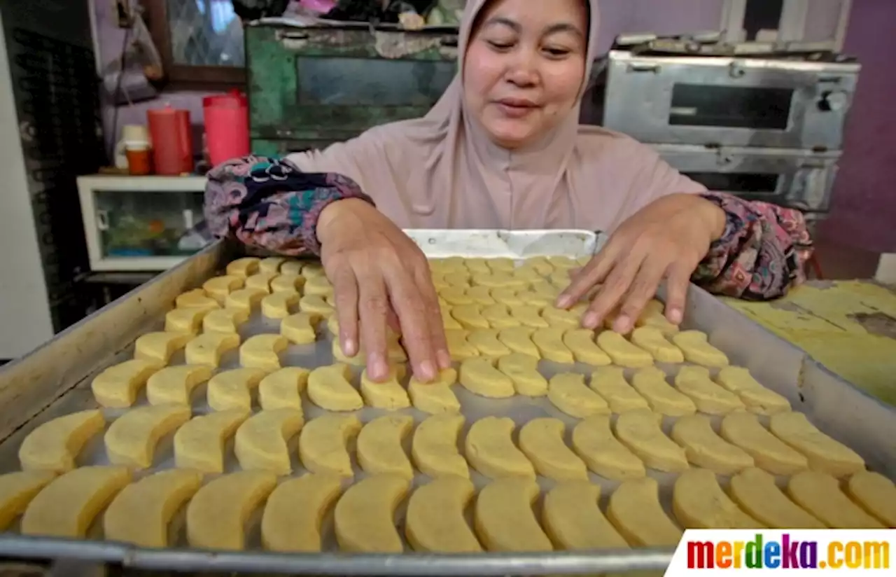 Foto : Jelang Idul Fitri, Pengusaha Kue Kering Kebanjiran Order | merdeka.com