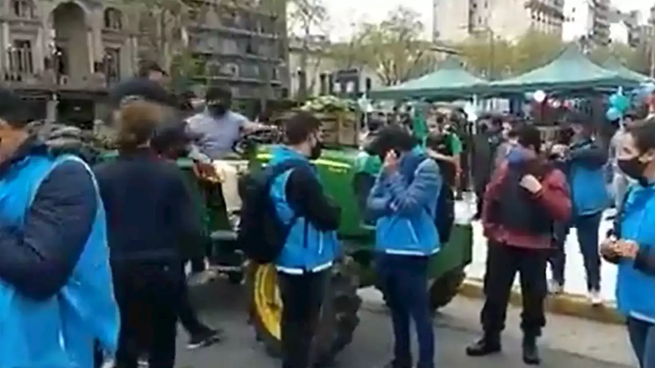 Doble estándar: el día que no dejaron circular un tractor por CABA