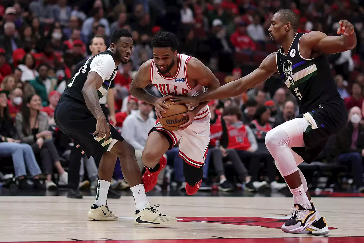 Bucks Rout Bulls 111-81, Take 2-1 Lead Without Middleton