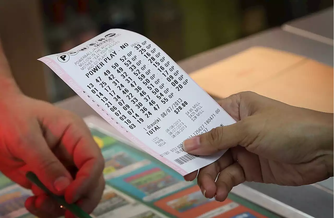 These Are the Odds You'll Win Tonight's $400 Million Powerball Jackpot