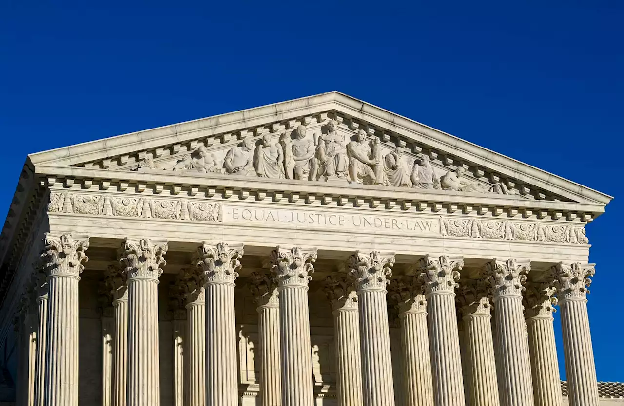 Man sets self on fire at Supreme Court