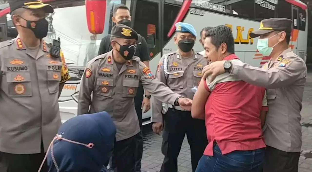 Raja Kebut-kebutan di Jalan, Sopir Bus Ini Ciut Nyali Saat Disuntik Vaksin