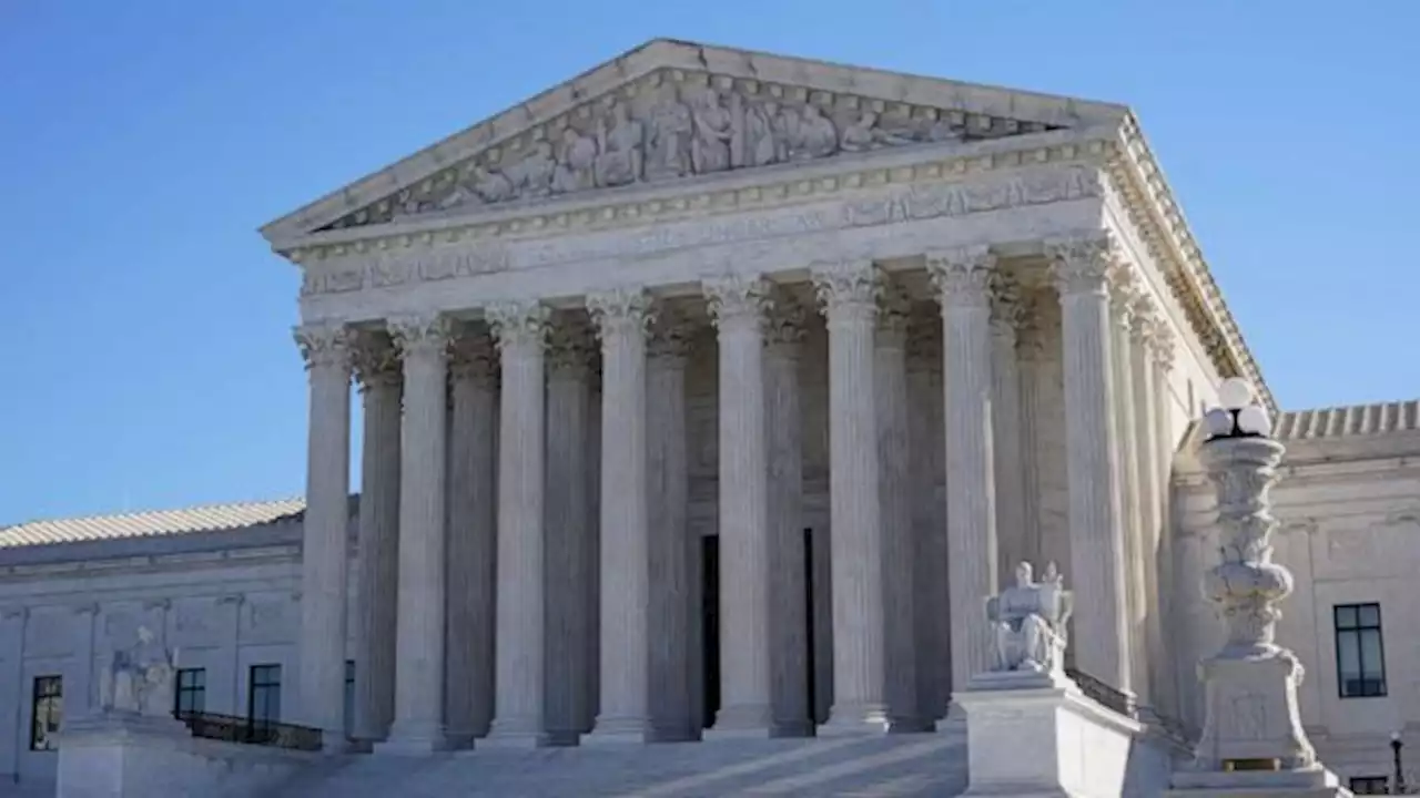 Man dies after setting himself on fire outside Supreme Court Building, officials say