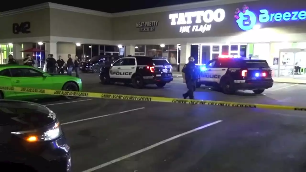 Security guard fatally shoots man outside of bar after argument in west Houston, police say