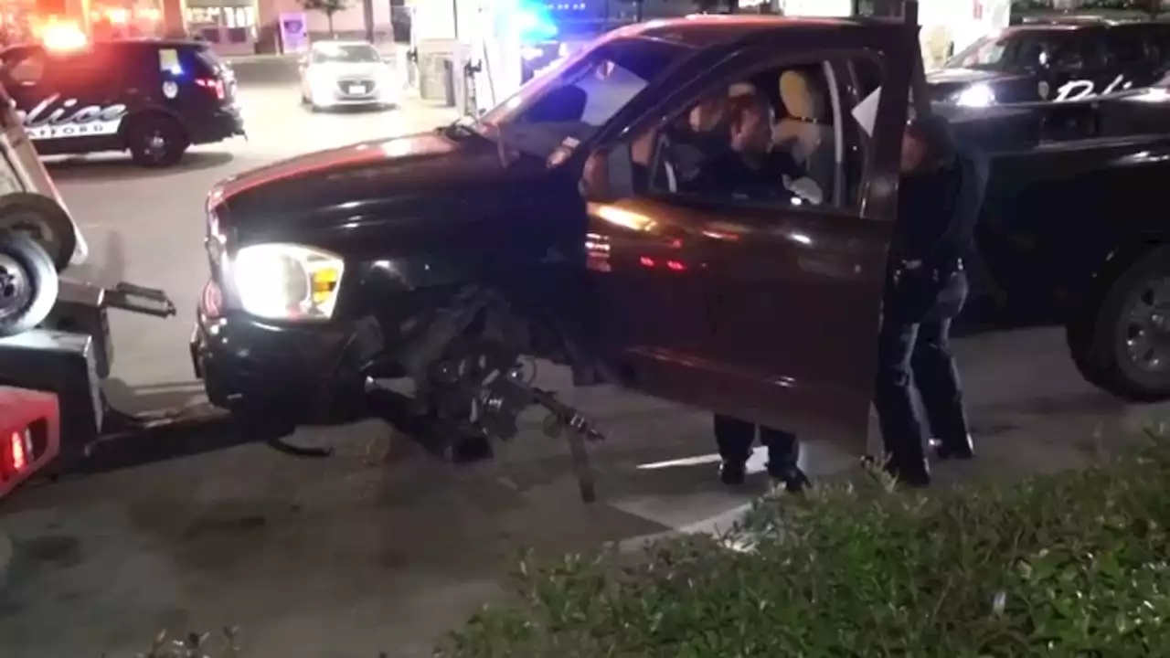 Woman leads officers on 30 minute chase on SW Freeway after ramming into patrol car